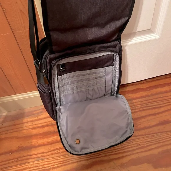 Ibagbar Messenger Bag - Picture 1 of 6